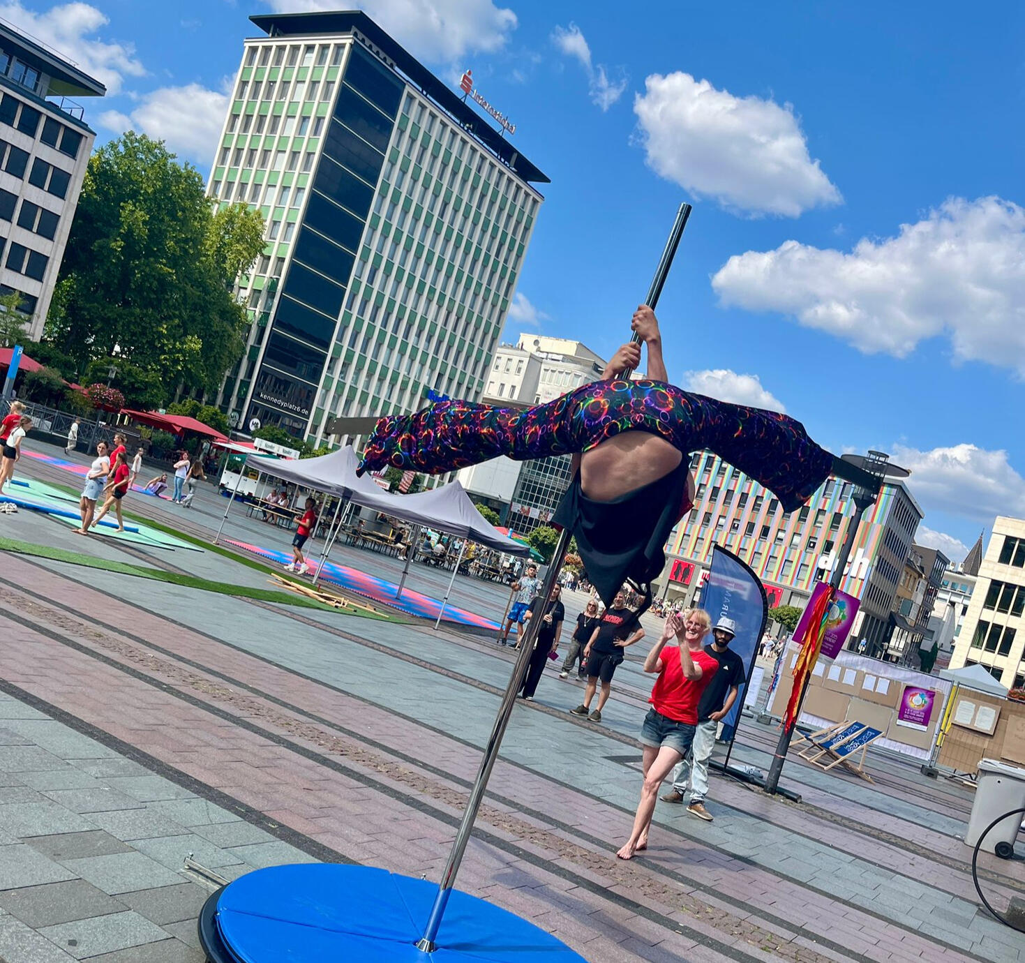 🌟 Eventos especiales: Proyectos personalizados y colaboraciones artísticas a medida. Precio según propuesta.